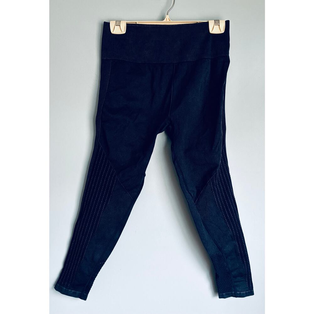 Fabletics High Waisted Ribbed Panel Cropped Leggings Size L